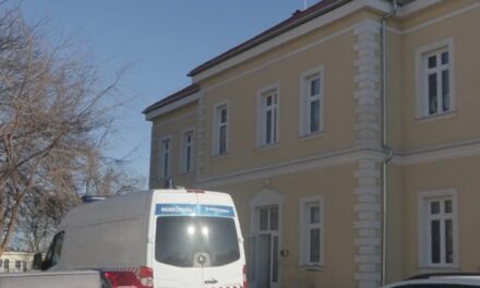 Megölte élettársát, majd unokáira hagyta a holttestet, akik egy napig éltek a halott asszony mellett
