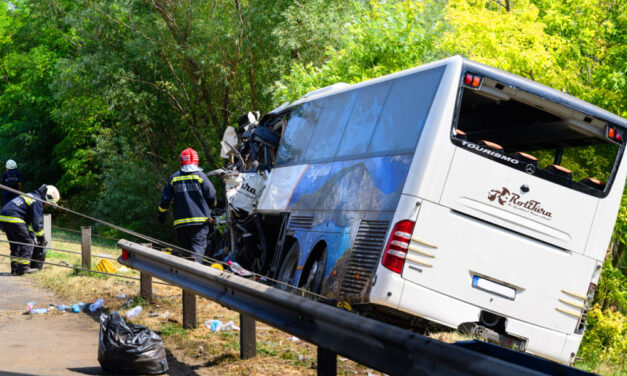 „A tragédiát nem lehet elfelejteni” – megszólalt a nyolc halálos áldozattal járó buszbalesetet túlélő sofőr, János édesanyja is meghalt az M7-esen történt tragédiában