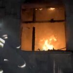Halálos robbanás egy budapesti társasházban, kidőltek a falak, óriási tűz keletkezett