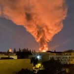 Hatalmas lángokkal égetek a talpfák az egyik budapesti pályaudvaron, leállt a teljes vasúti közlekedés