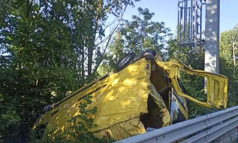 Autós üldözés a Balatonnál: Őrült tempóval hajtott a tolvaj, nyomában egy leintett autóval a tulaj, nagy karambol lett a hajszából – nem hiszed el, ki szedte ki a roncsból a bűnözőt