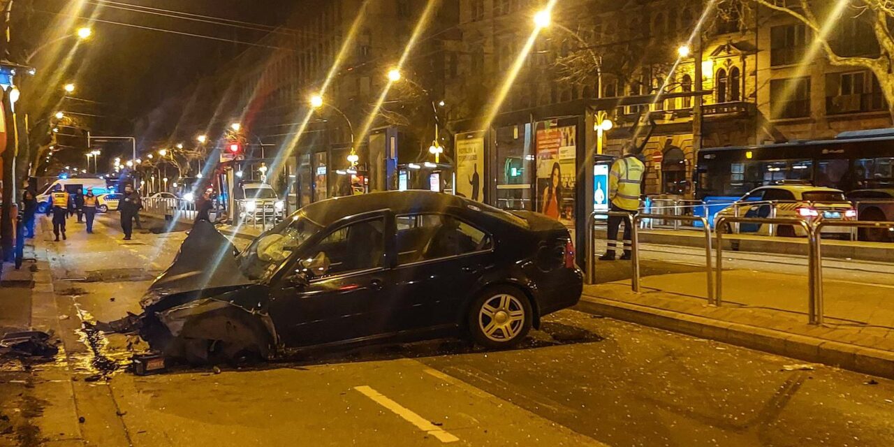 Óriási sebességgel csapódott a villamosmegállóba Budapesten a részeg férfi, halálra gázolta a 23 éves Boglárkát