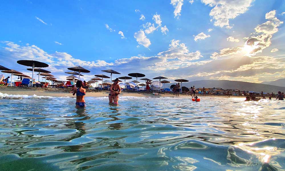 „Gyere haza Anya, gyere már kérlek” – lánya gyászolja azt a nőt, aki a strandolás közben halt meg Görögországban, egy nap alatt két magyar turista is elhunyt ugyanott