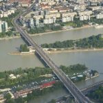 Nem kegyelmeznek a rendőrök – Bármelyik pillanatban lecsaphatnak az Árpád hídon szabálytalankodó autósokra