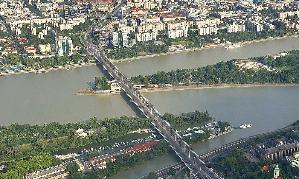Egy idősebb nő holttestét találták meg a Duna budapesti szakaszán, az áldozat még a táskáját is magával vitte a halálba