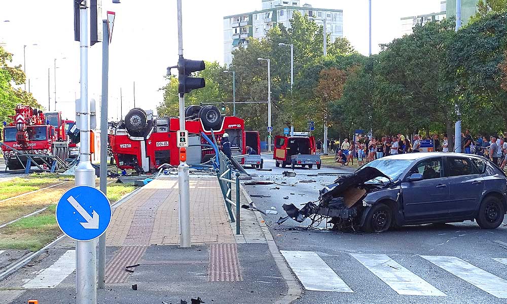 Felborult egy tűzoltóautó Szegeden, öten megsérültek, elképesztő, hogy mi történt – FOTÓK