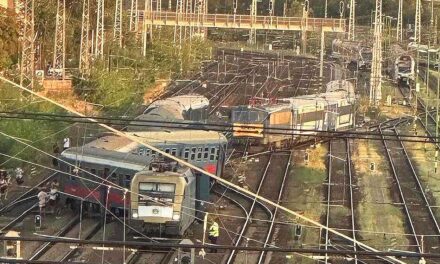 Ismét kisiklott egy mozdony a Keleti pályaudvaron, óriási késésekkel járnak a vonatok