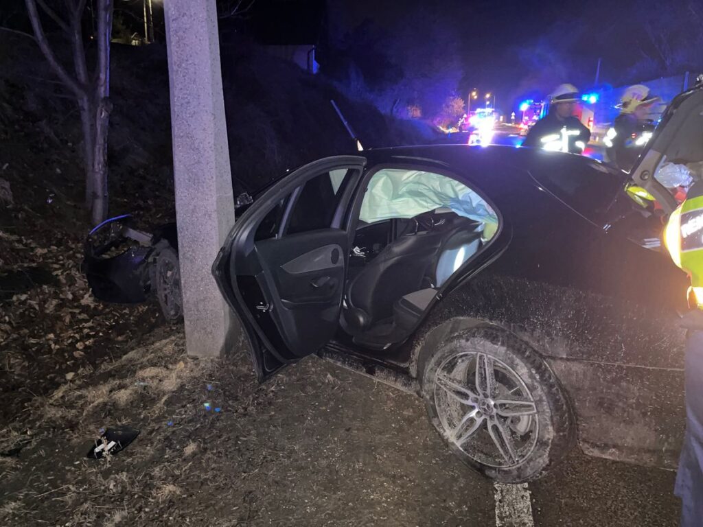 „A harang délben értük szól” – egy édesapa és két fiatal halt meg egy drogos sofőr miatt Tatabányán