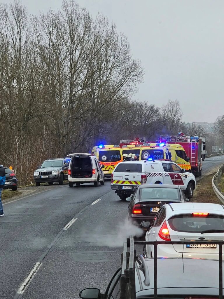 Tragikus baleset a 8-as főúton: leszakadt a keze a 25 éves családanyának, a nő a helyszínen meghalt