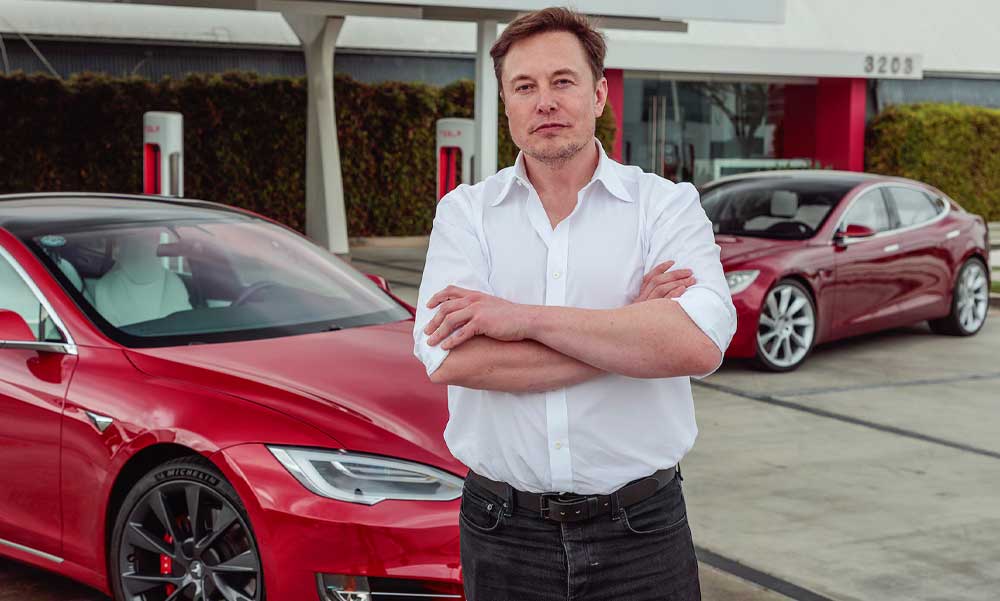 Elon Musknak adta ki magát egy csaló, a Tesla gyár részesedésének reményében százezreket utalt neki egy balmazújvárosi nő