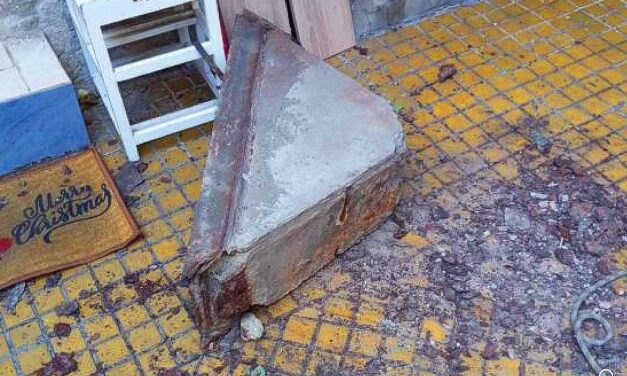 Beszakadt egy budapesti bérház függőfolyosója, egy ember megsérült