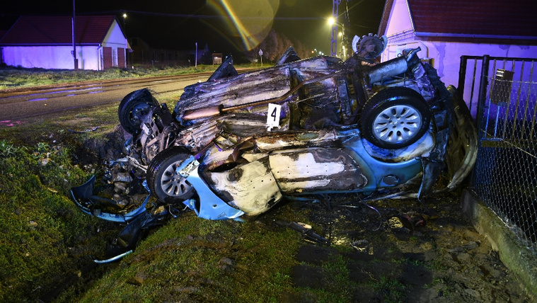 Drogozott és gyógyszert is szedett a 25 éves nő, aki halálos balesetet okozott Fejér vármegyében: egy négygyermekes anya halálra égett az autóban