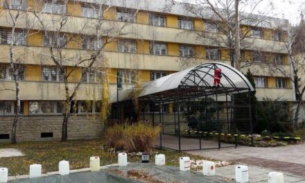 Újabb négy embert vettek őrizetbe a Szőlő utcai javítóintézetben történt bántalmazások miatt: volt olyan dolgozó, aki ablakkilinccsel verte az egyik benntlakó fejét