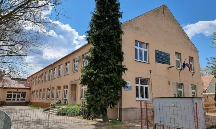 Kirúgták a komáromi technikum egyik tanárát, aki nem hagyta, hogy eltussolják az igazgató molesztálási ügyeit