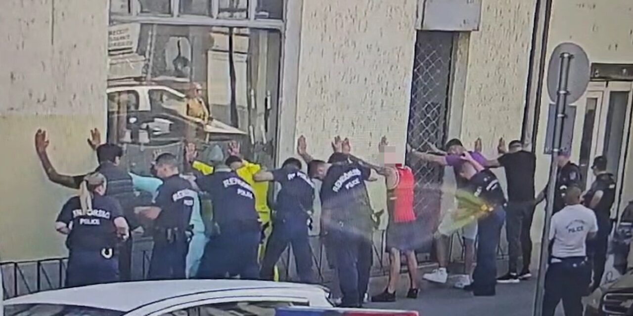 Tömegverekedés Budapesten: késsel támadtak a rendőrre a balhézók, fegyvert ragadott a őrmester
