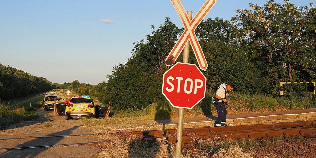 Elsodorta a vonat a motorját toló nyugdíjast, a mentősök nem tudták megmenteni egykori kollégájuk életét