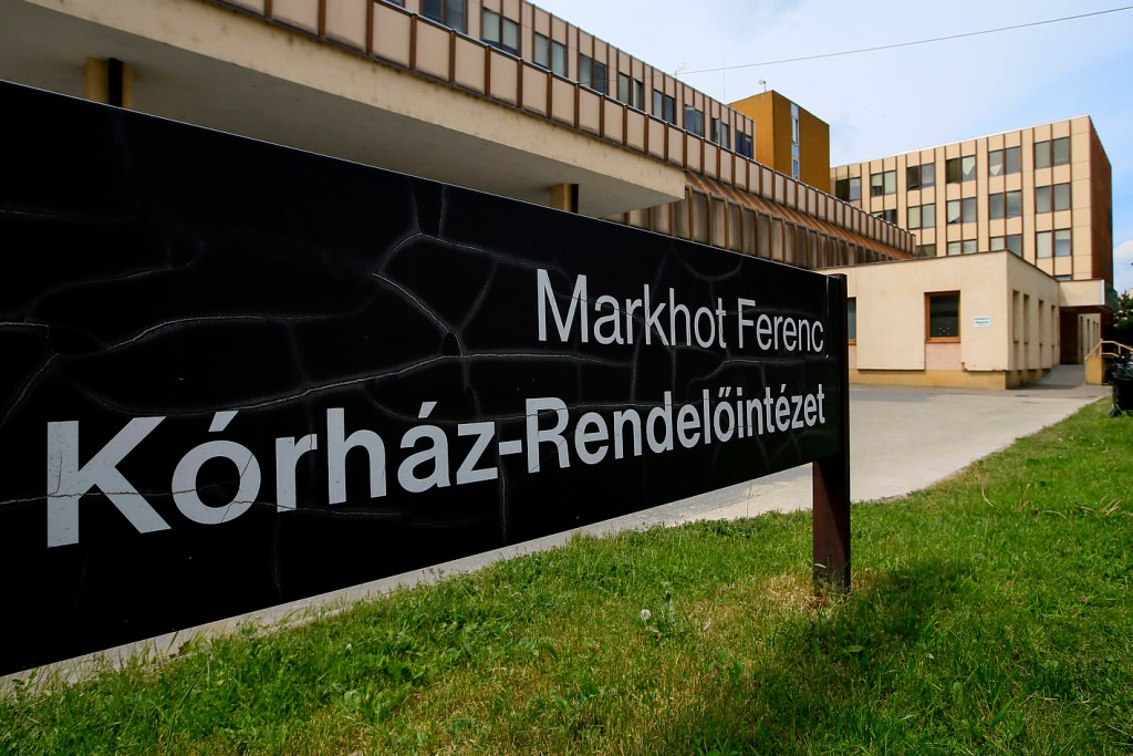 Egyre rosszabb a helyzet: az egri kórház klímára kér pénzt a helyiektől, Mezőtúron hónapok óta nem lehet szülni, Pápán megszünt az ultrahang diagnosztika