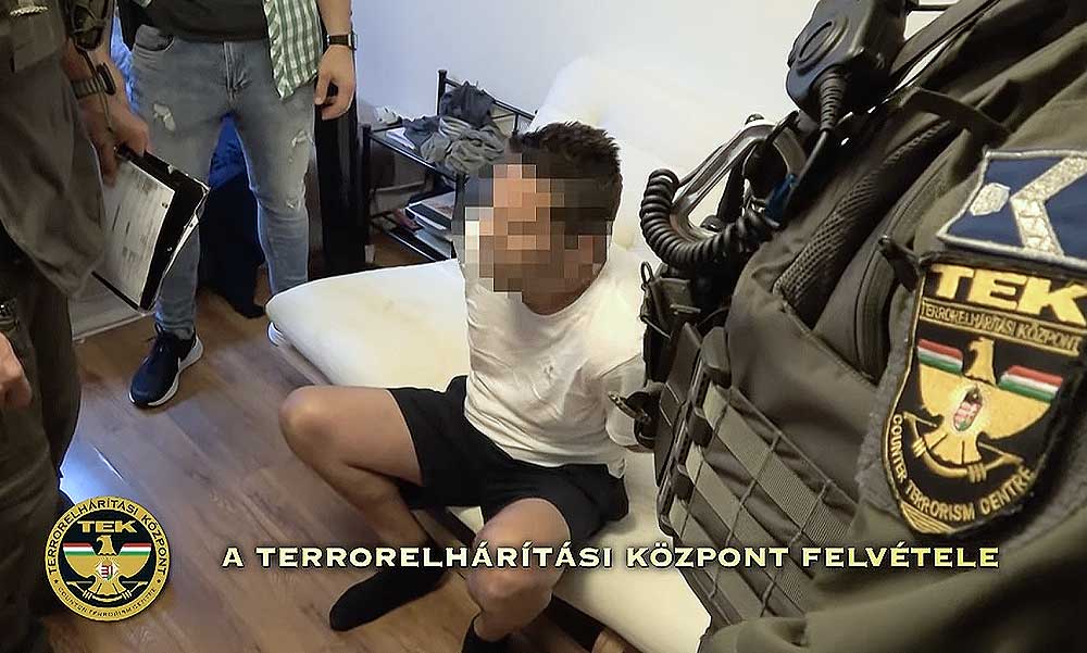 Saját készítésű pisztollyal rontott be a solymári bankba a 49 éves férfi, néhány órán belül elfogta a rendőrség – videó a cikkben