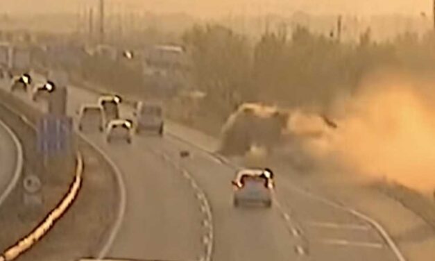 Rejtélyes baleset az M1-es autópálya legveszélyesebb szakaszán, mindent látott a kamera, de mi történt valójában? – Videó