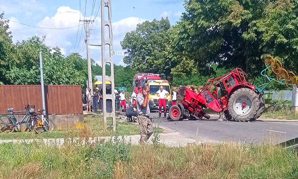 Halálos baleset Piricsén: kettétörte a motoros a traktort, a 42 éves férfi özvegye sírva ült a roncsok mellett