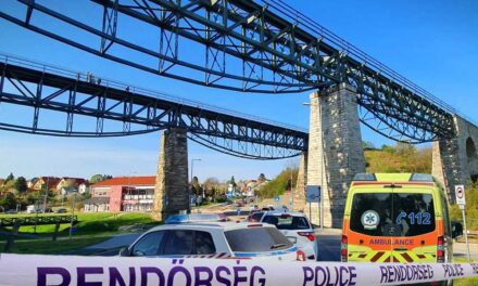 Dráma a biatorbágyi viadukton: utolsó pillanatban mentette meg egy bicikliző pár a fiatal férfi életét, aki a mélybe akarta vetni magát