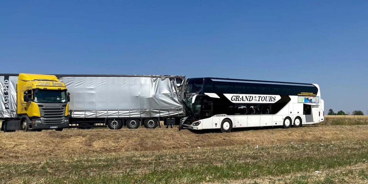 Újabb buszbaleset: kaposvári diákokkal balesetezett egy busz Szabadkán, többen megsérültek