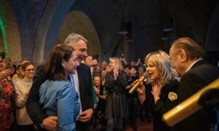 Letartóztatták Szekszárd egyik legismertebb borászát: B. I. birtokán tartotta mandátumátvevő buliját Lázár János