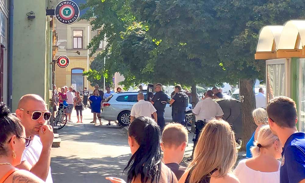 Mosonmagyaróvári ámokfutó: életfogytiglant kaphat a 19 éves lány, aki megkéselte szüleit és 2 járókelőt, majd egy trafikban barikádozta el magát