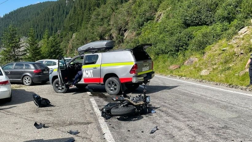 Szörnyethalt a hajdúsági fiatal férfi, miután egy másik motorossal ütközött Romániában: a magyar férfi utasát mentőhelikopterrel vitték kórházba