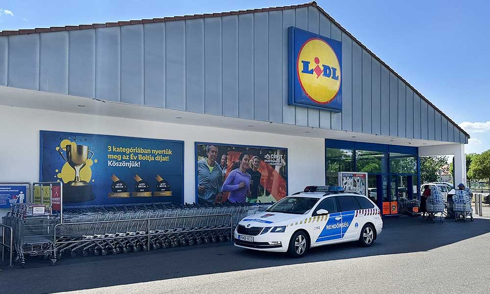 A helyi Lidl-ből lopott egy Nógrád megyei magas rangú kormánytisztviselő: egy telepakolt kocsival, fizetés nélkül távozott a boltból