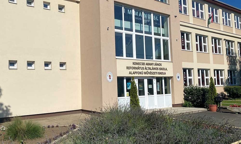 Iskolai  bántalmazás Kemecsén: leszakadt a 11 éves kisfiú lépe, miután a szünetben négy lány támadt rá
