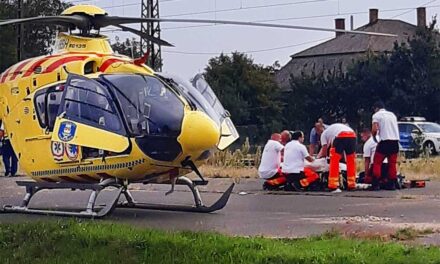 Állami gondozásból szökött haza az a 10 éves kisfiú, aki a mozgó vonat ablakából ugrott ki Taktaharkányban: súlyos koponyasérülést szenvedett
