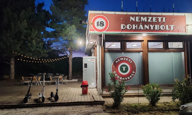 Szigorított a balatonfüredi önkormányzat: betiltották a kocsmai hangulatot a trafikoknál