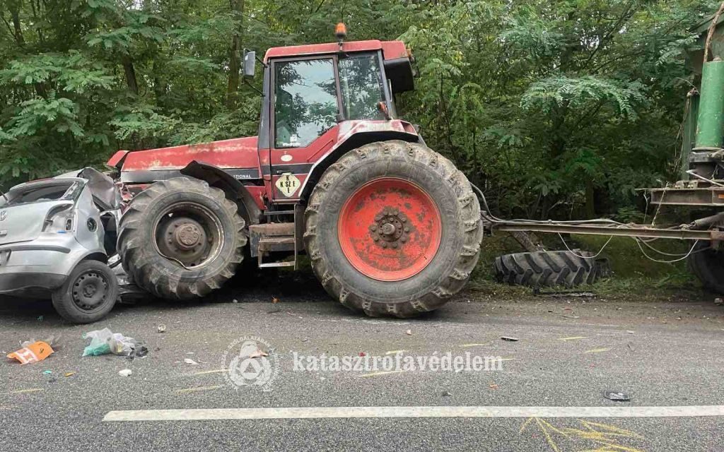 Halálos baleset Napkornál: maga alá gyűrte a traktor az autót, meghalt a 23 éves férfi