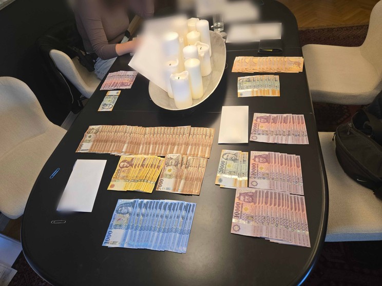 Botrány a krónikus osztályon: a jobb ellátás miatt szedtek haldokló betegek hozzátartozóitól  pénzt a főorvosok, több száz millió forintot foglaltak le a rendőrök
