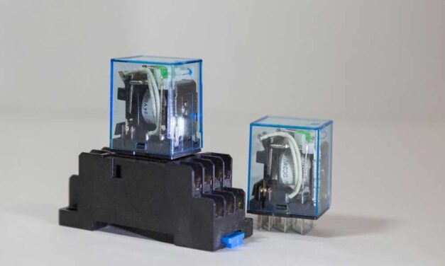 Hogyan működtess két relét egyszerre távolról?