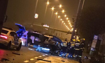 Sokkoló baleset Budapesten: 180 km/h-val csapódott a buszmegállóba a BMW-s, egy ember meghalt, a másik sérült lába pedig leszakadt