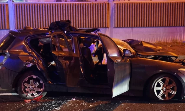 Budapest belvárosától üldözték a rendőrök a BMW-vel menekülő bulizó fiatalokat, az ámokfutó a helyszínen meghalt