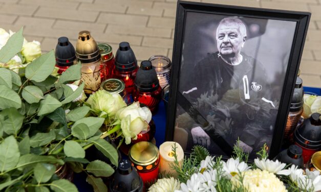 Dobozi Iván családja a lelátón szurkolt, miközben a sportcsarnok parkoljában küzdöttek a sportvezető életéért