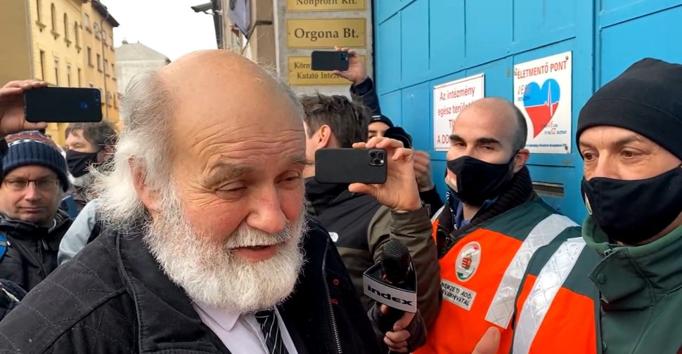 Vádat emeltek Iványi Gábor lelkész és több ismert ellenzéki politikus ellen