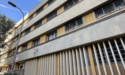 Folytatódnak a gyermekbántalmazások a Szőlő utcában: a napokban az egyik fogvatartottat gyomron ütötte a nevelője