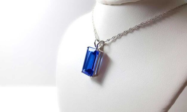 A nyakék a nőiesség legfinomabb kifejezése