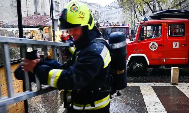 Kigyulladt egy ház a Bazilikánál, tűzoltók vonultak ki a budapesti karácsonyi vásárba, óriási mentőakcióra volt szükség – Videó