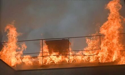 Majdnem tragédiával végződött egy dunaújvárosi család péntek estéje, de a bátor rendőrök megmentették őket a tűzhaláltól