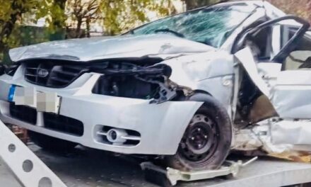 Munkagödörbe hajtott autójával egy családapa Gödöllőn, a férfi a kórházban meghalt