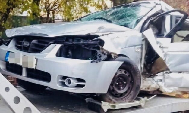 Munkagödörbe hajtott autójával egy családapa Gödöllőn, a férfi a kórházban meghalt