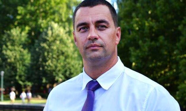 Bántalmazhatott egy hajléktalant, rendőrségi eljárás indult Tapolca polgármestere ellen