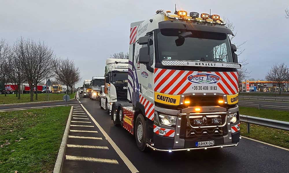 Elindultak Budapestre az útdíjemelések miatt tiltakozó  kamionosok: videón a konvojban vonuló fuvarosok, akik teljesen megbéníthatják a fővárost