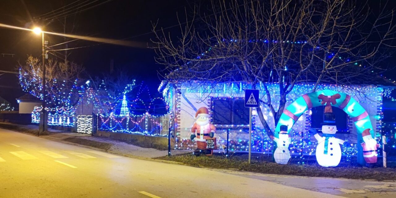 Feljelentette egy helyi lakos, el kellett távolítani a lakiteleki asszony karácsonyi díszeit