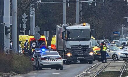 Halálra gázolt egy kukásautó egy embert Budapesten, a baleset miatt a tömegközlekedés is leállt a környéken